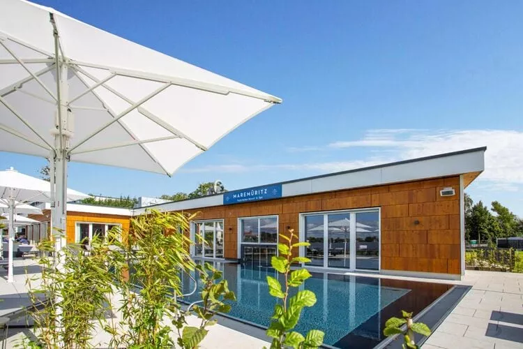 Apartments im MAREMÜRITZ Yachthafen Resort & Spa / Mare Grand Maisonette Suite 4 Personen-Buitenkant zomer