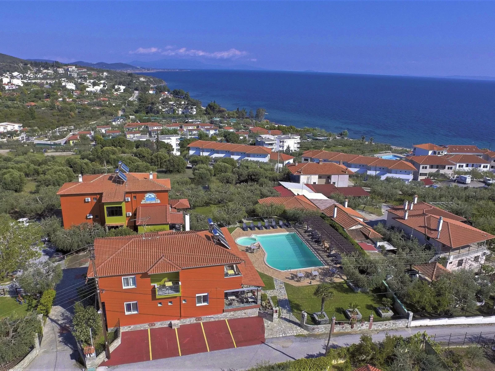Elegantes Apartment im Erdgeschoss mit Gartenblick-Buiten