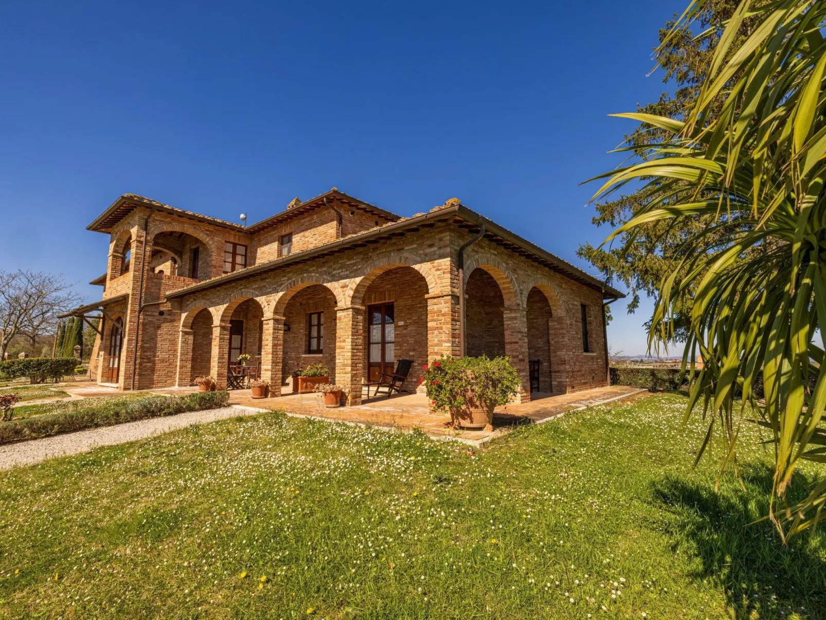 "Zypressen B4" mit Pool-Buiten