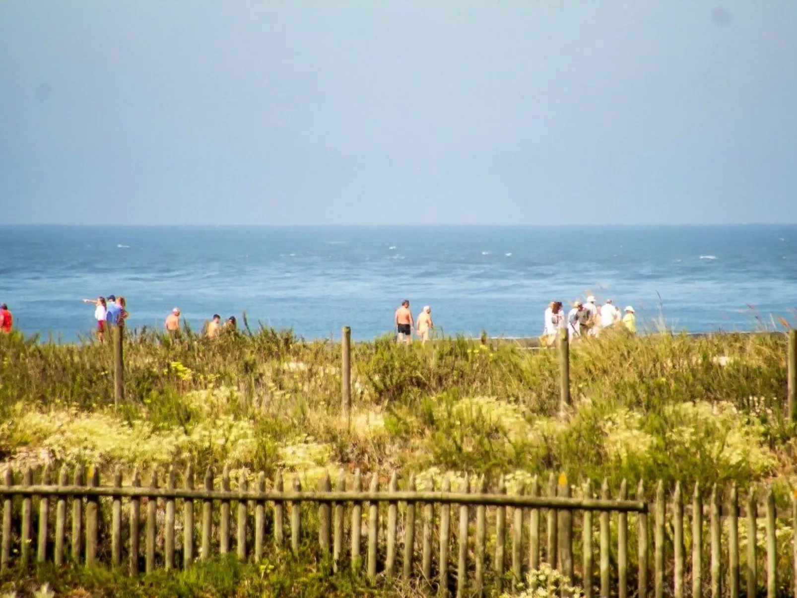 Haus der Scheinwerfer mit freier Garage-Buiten