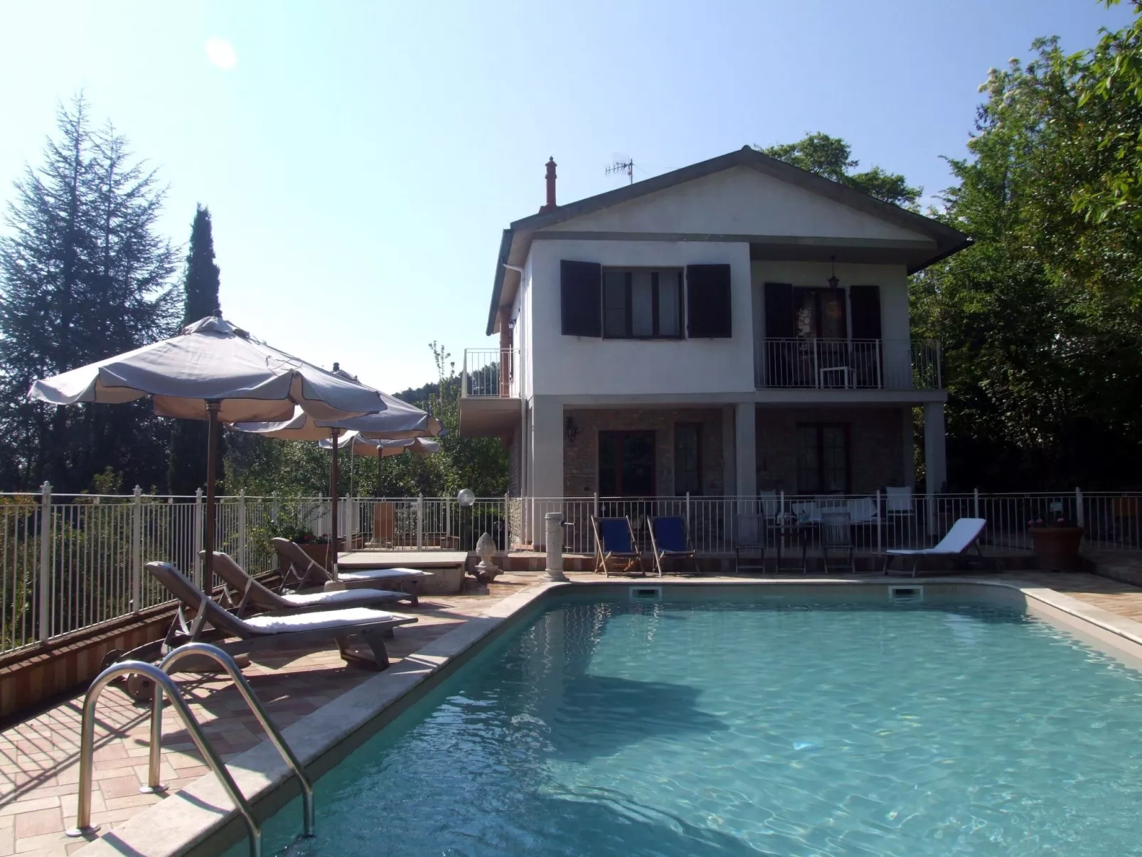 Villa 'Castagno' mit Pool-Buiten