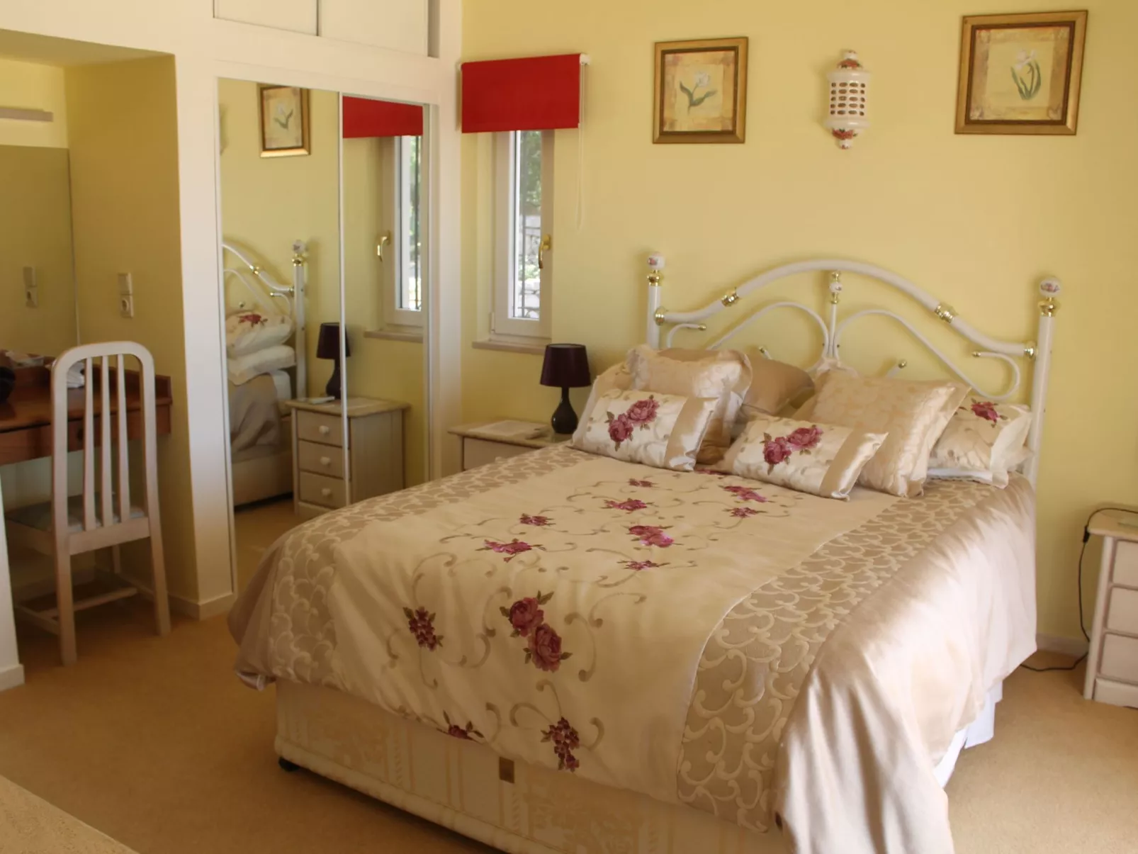 Ferienvilla mit Blick auf das Wasser-Image-tags.info