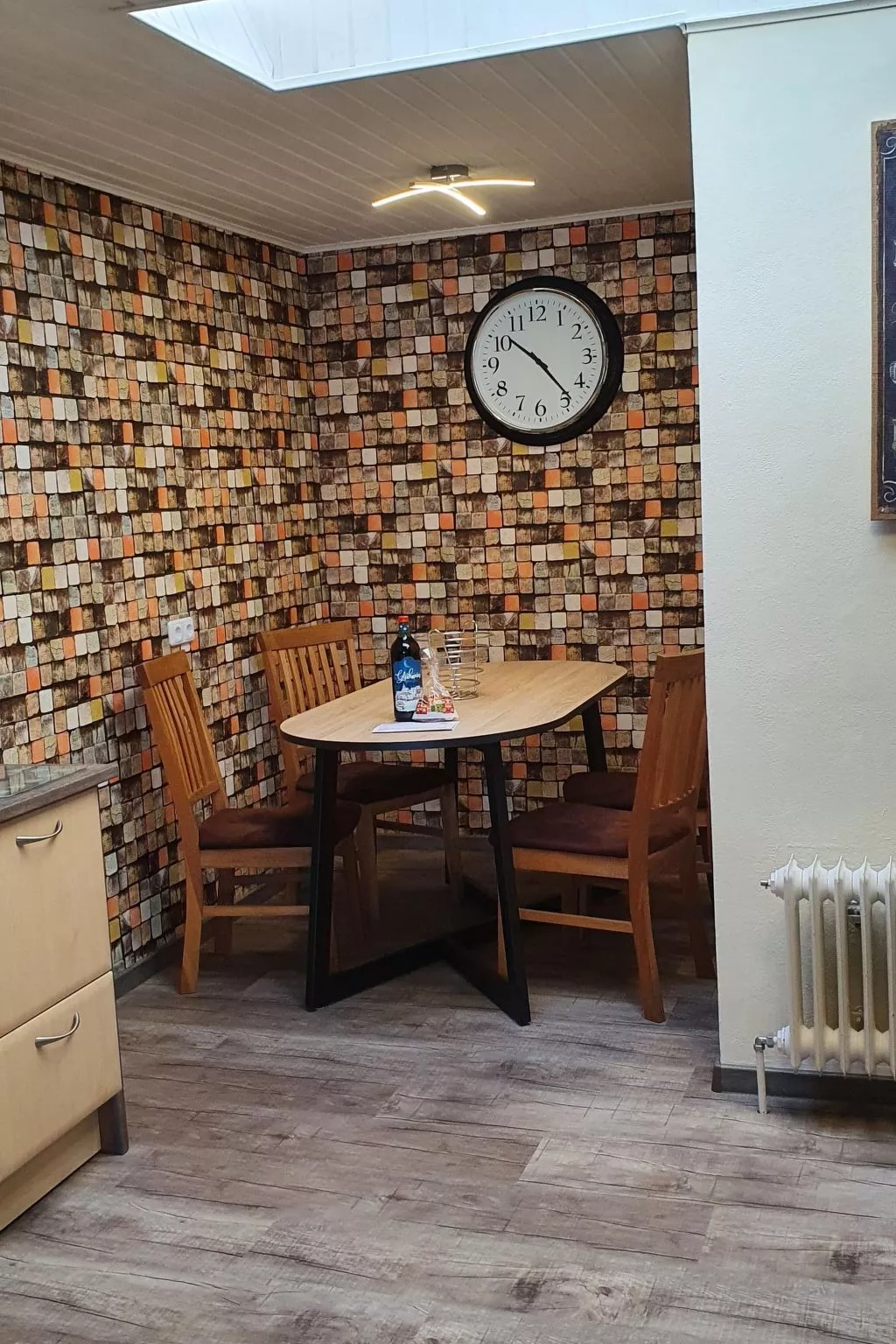 Geräumige Wohnung mit zwei Schlafzimmern und Balkon-Binnen