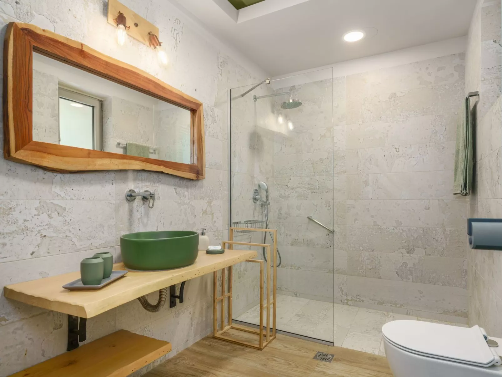 Neue Villa mit privatem Pool und BBQ, 2.5km zum Strand-Binnen