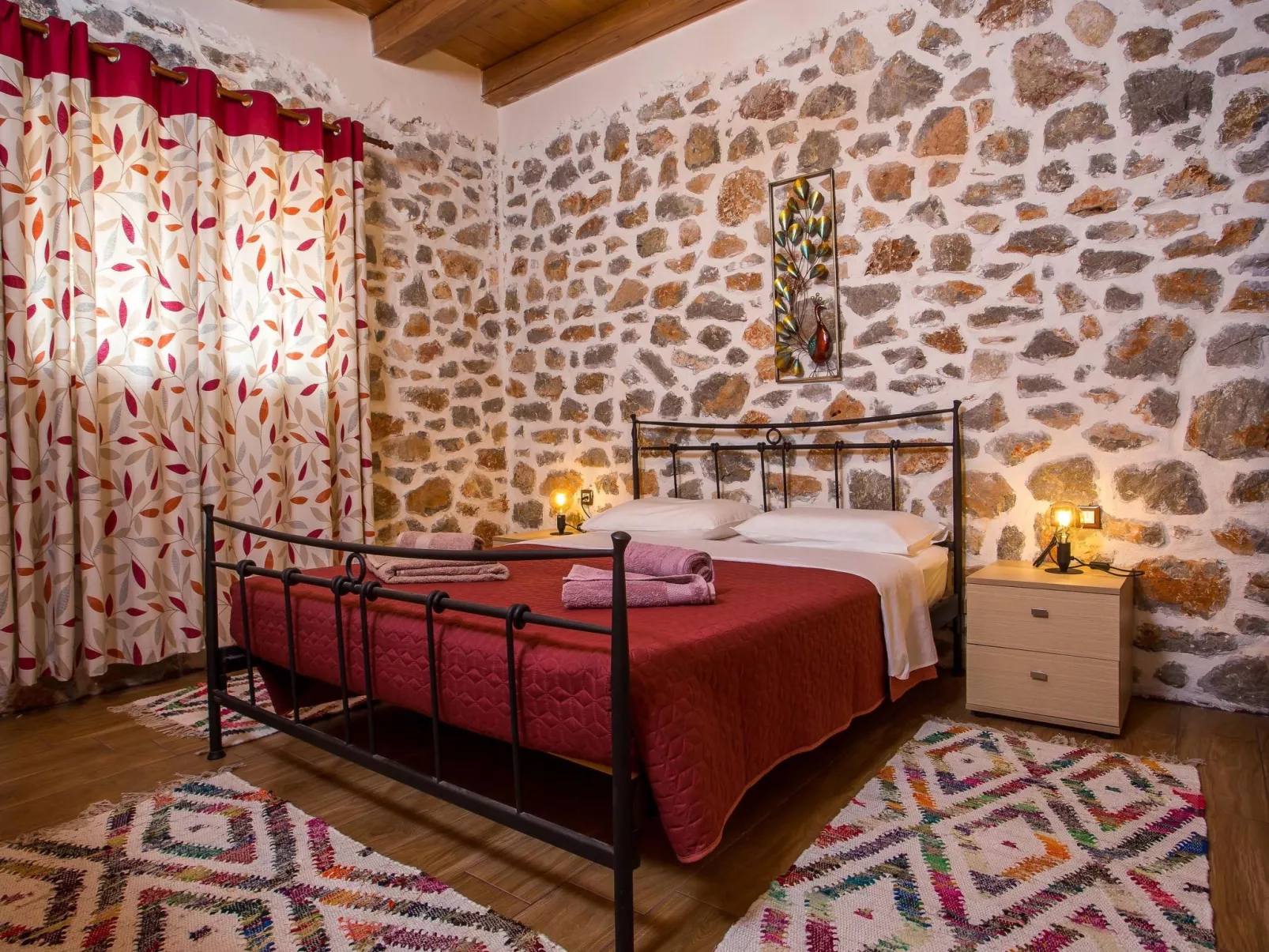 Schöne Steinvilla im Wald-Binnen