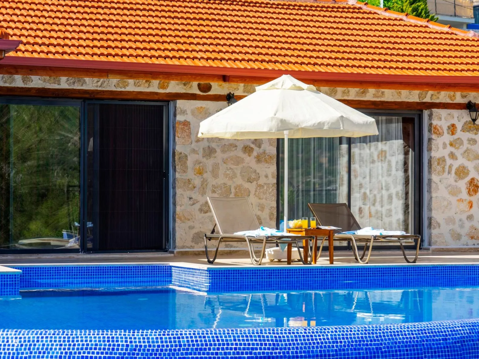 Rustikale Natursteinvilla mit Bergblick in Kalkan-Image-tags.info