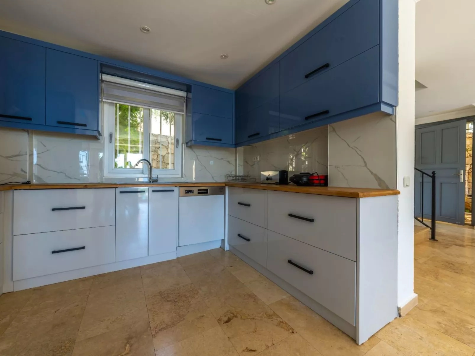 Steinhaus Villa direkt im Zentrum von Kalkan-Binnen