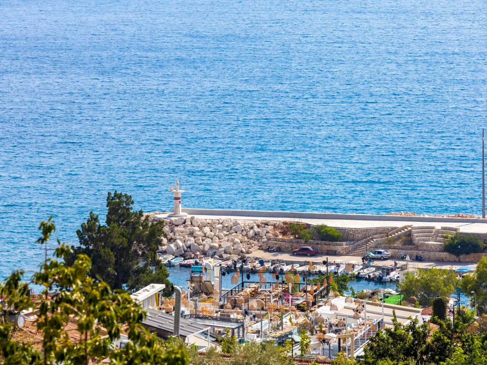 Exklusive Villa mit Infinitypool-Image-tags.info