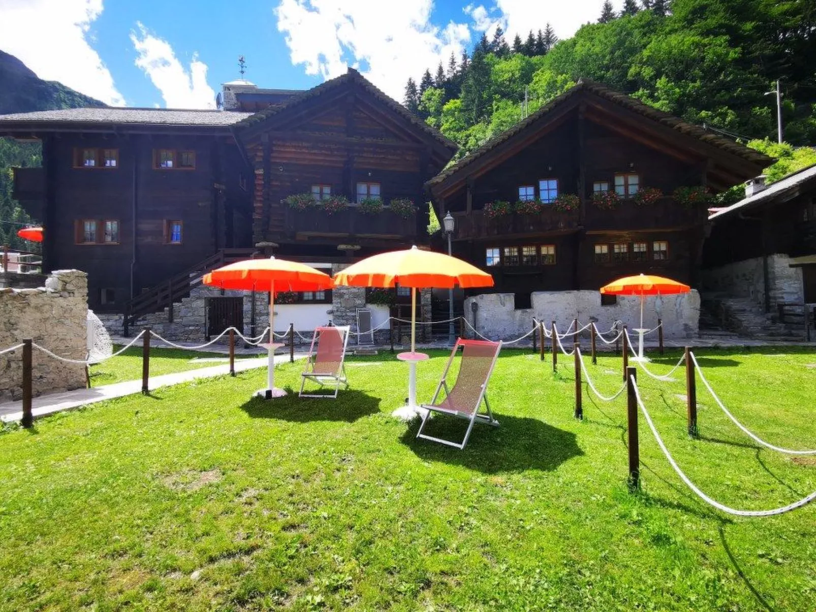 Chalet "Borgo Walser Testa 4"-Buiten