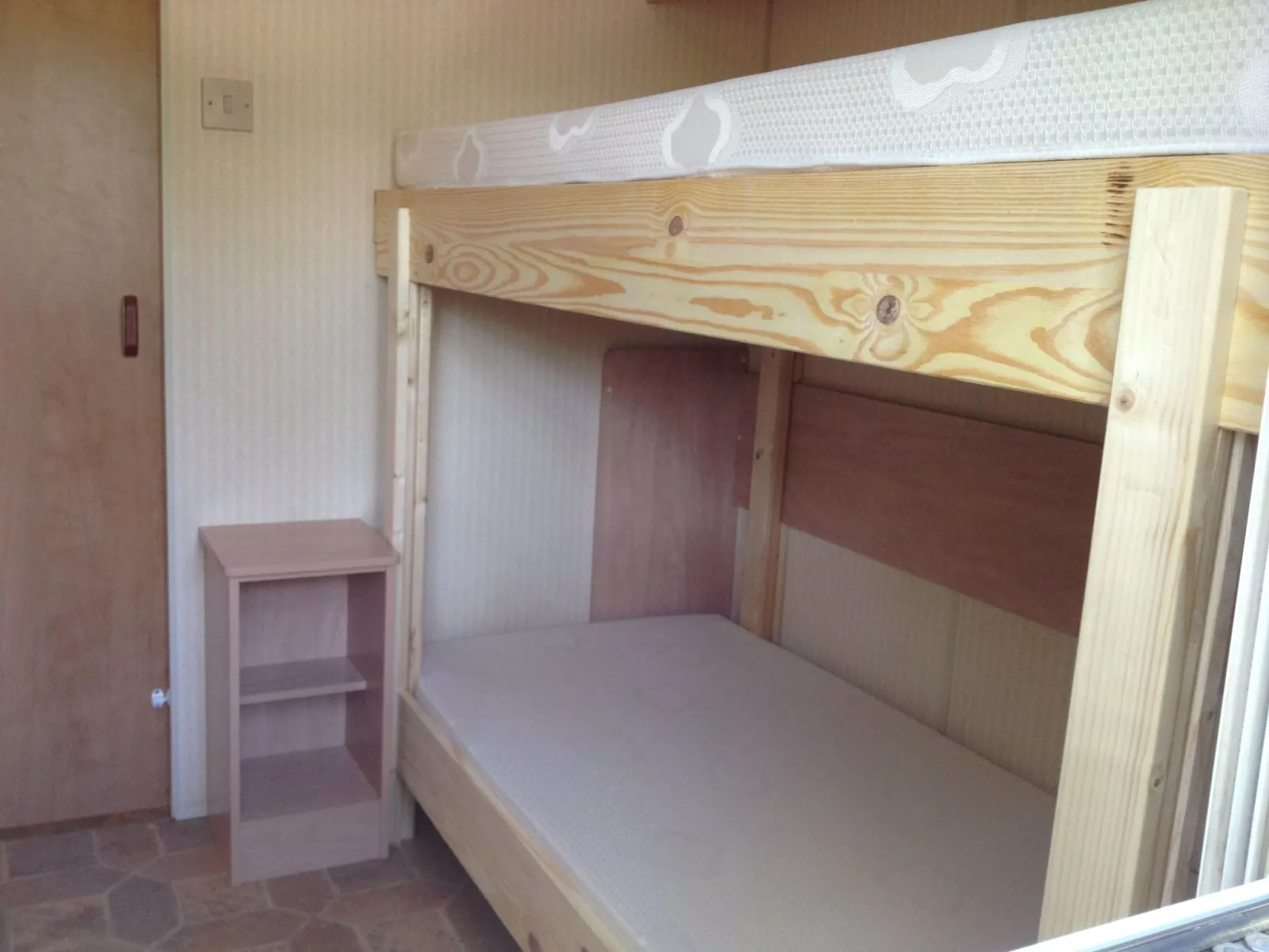 Stacaravan camping Lei Suves cote d'azur Var-Binnen