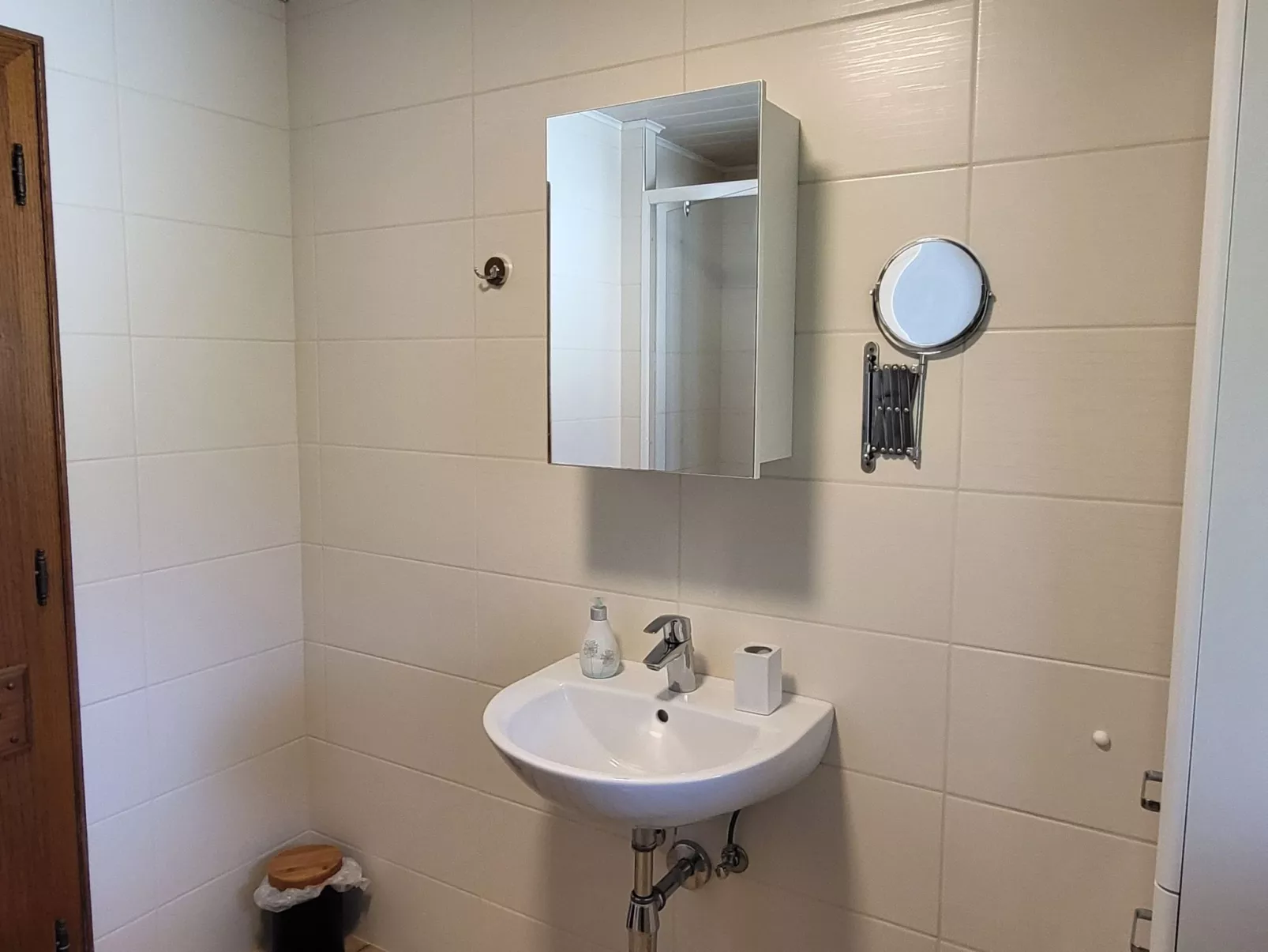 Geräumige Wohnung mit zwei Schlafzimmern und Balkon-Binnen