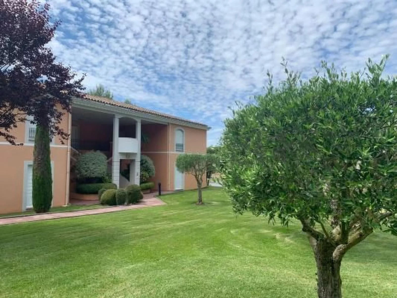 Moderne Wohnung in Mougins mit eigenem Garten-Buiten