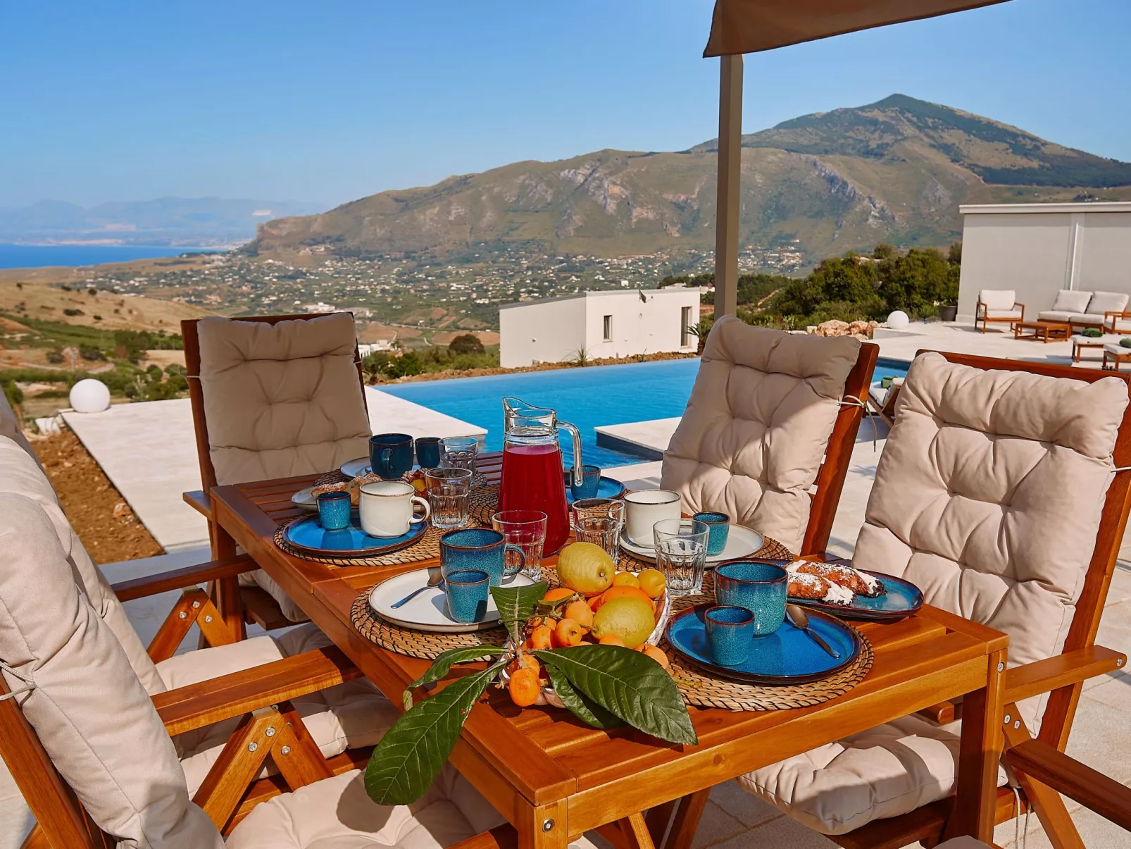 'Villa Muntaja' mit privatem Pool-Binnen