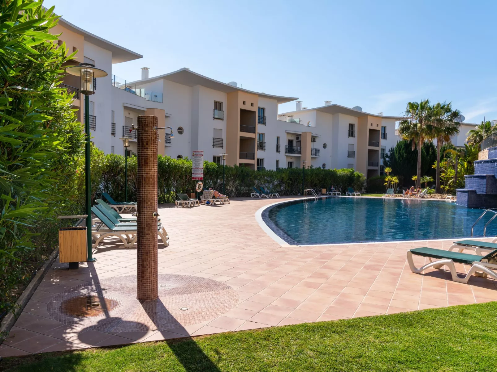 BnB Homes Wohnung mit Terrasse und Schwimmbad-Image-tags.info