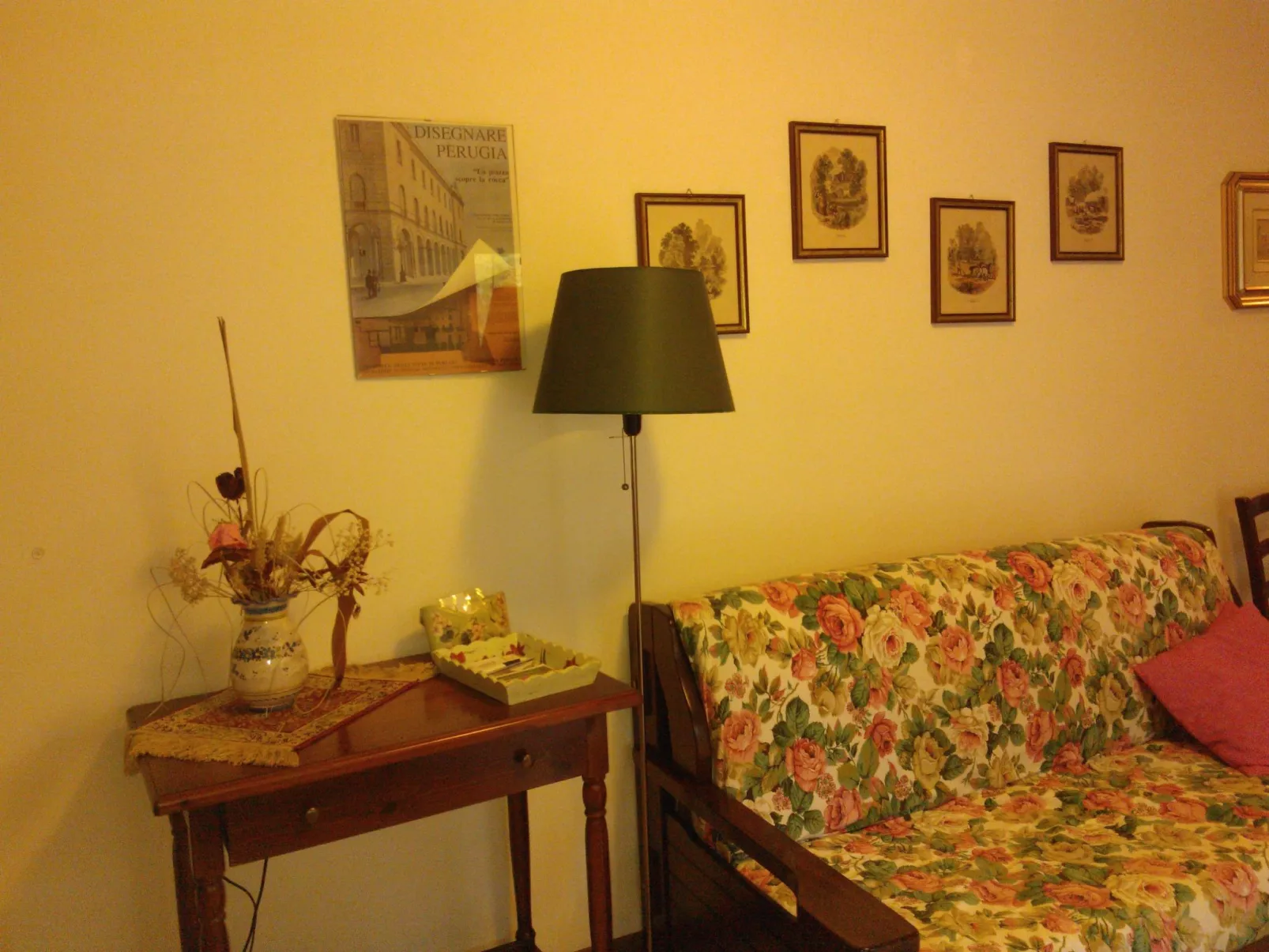 NICE LITTLE FLAT IN THE  GREENERY  IN PERUGIA-Binnen
