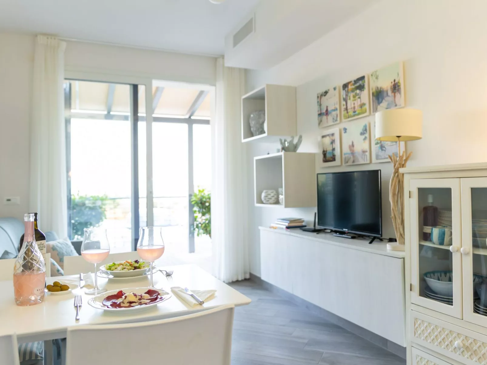 Perla Abernathy - Haus mit Pool und Garten-Binnen