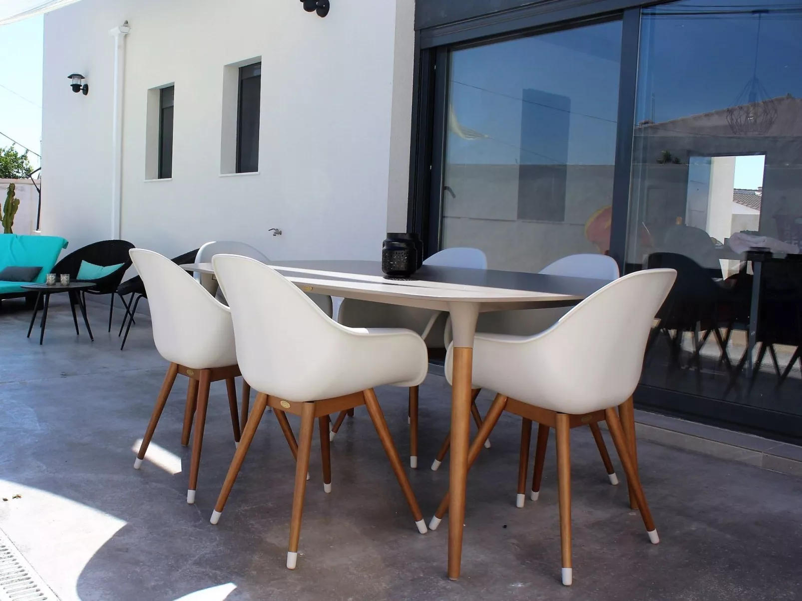 "Arenas house" mit Pool-Binnen