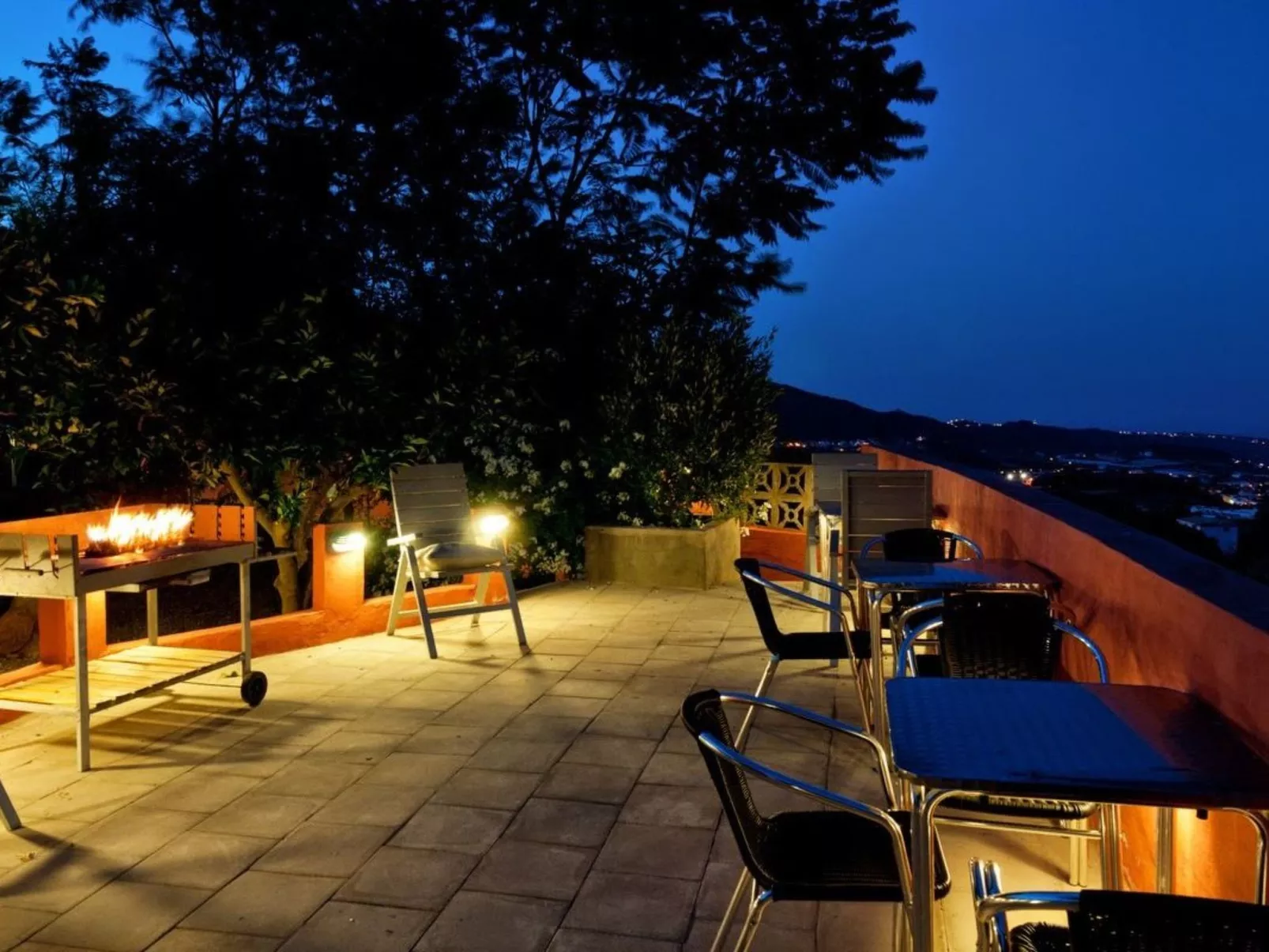 Finca mit Garten, Grill und Terrasse-Buiten