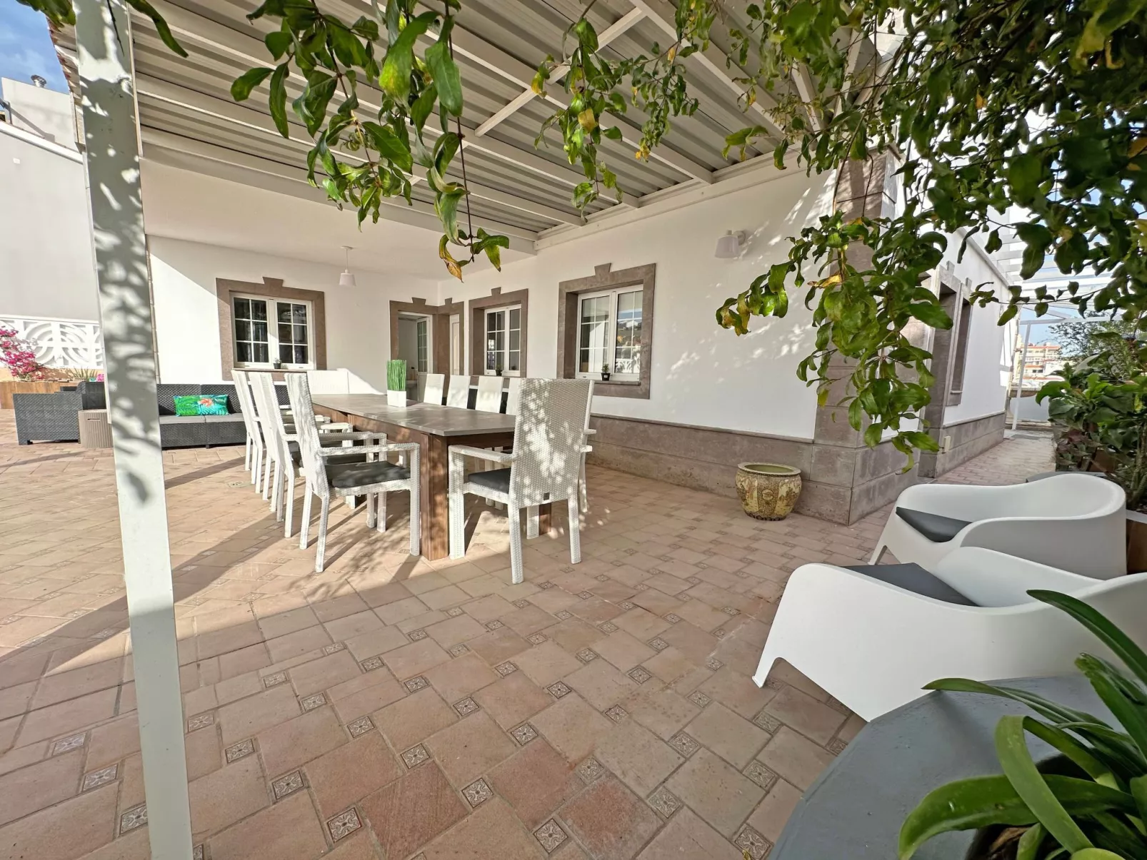 Villa "Esmeralda" mit Garten, Grill und Terrasse-Binnen