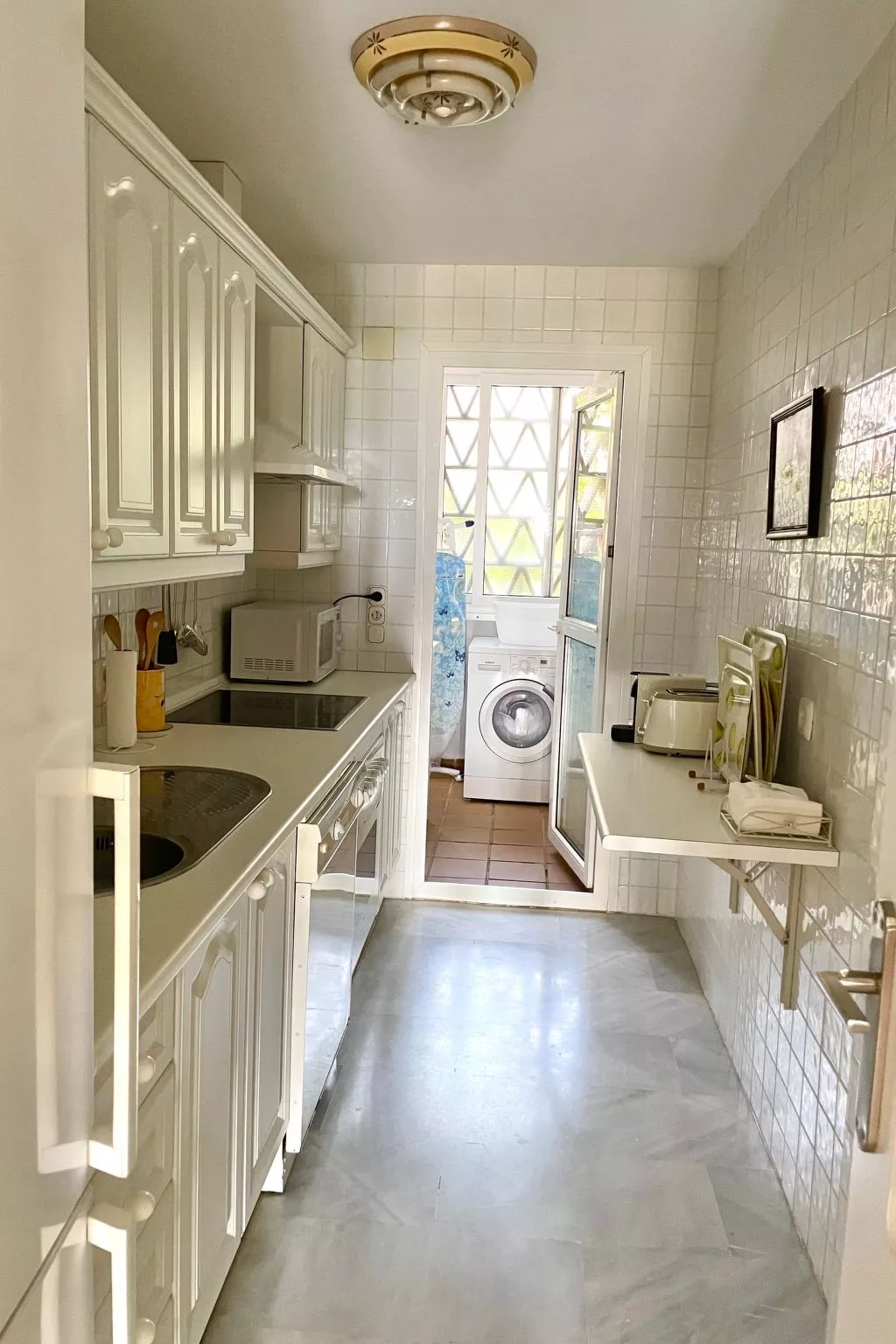 "Mi Capricho".-Binnen