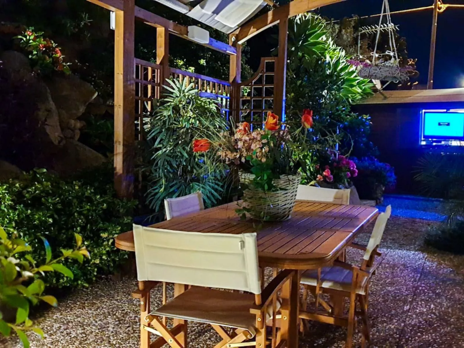 Zyklopenhaus. Erstaunliche Aussicht und privates Mini-Spa-Image-tags.info