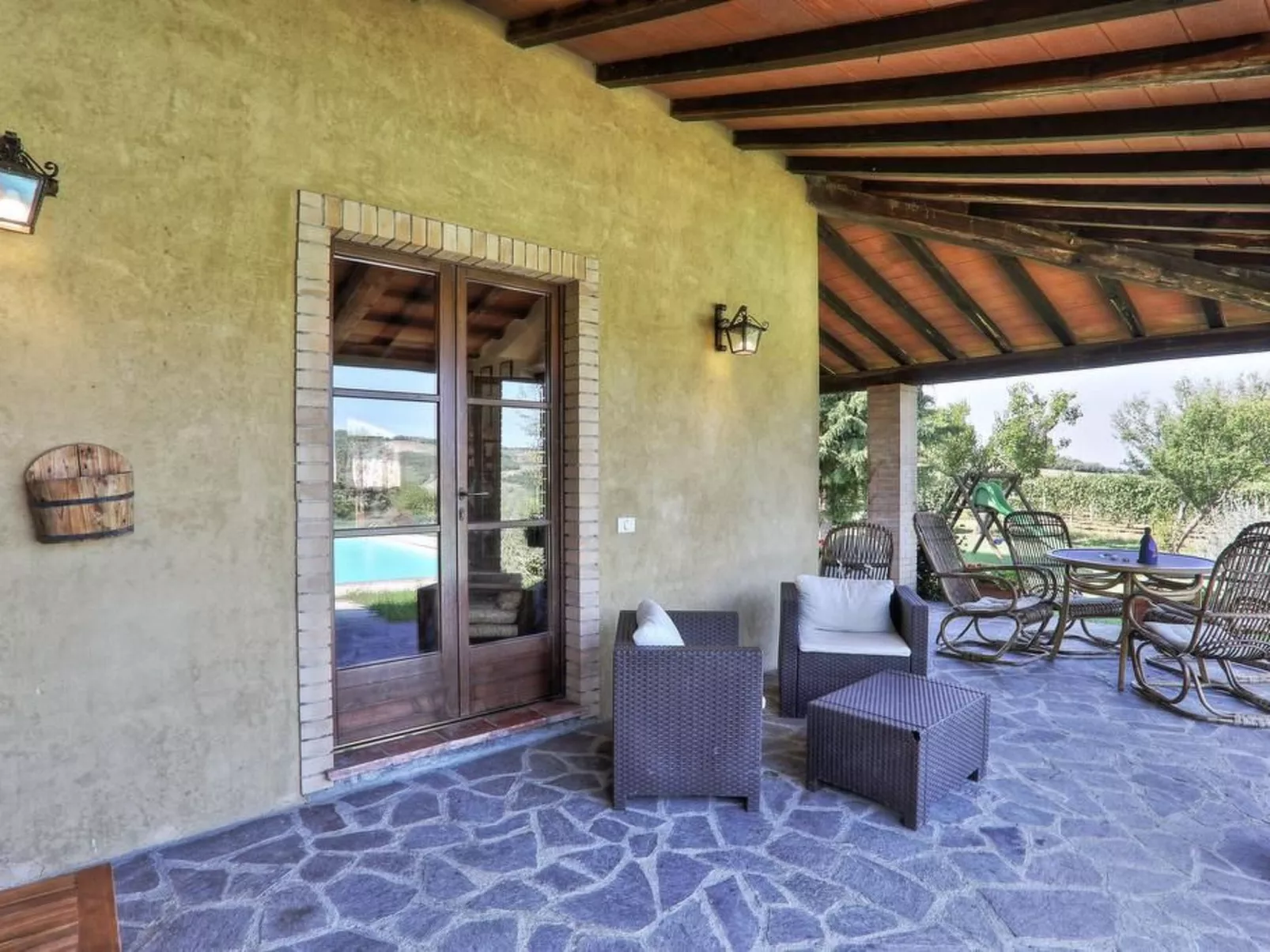 In Pomarance mit Großem gemeinsamem Pool-Binnen