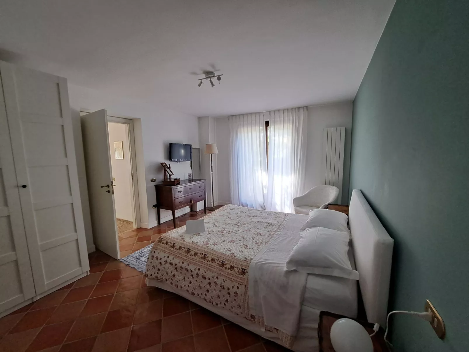 "Daphne Experience".-Binnen