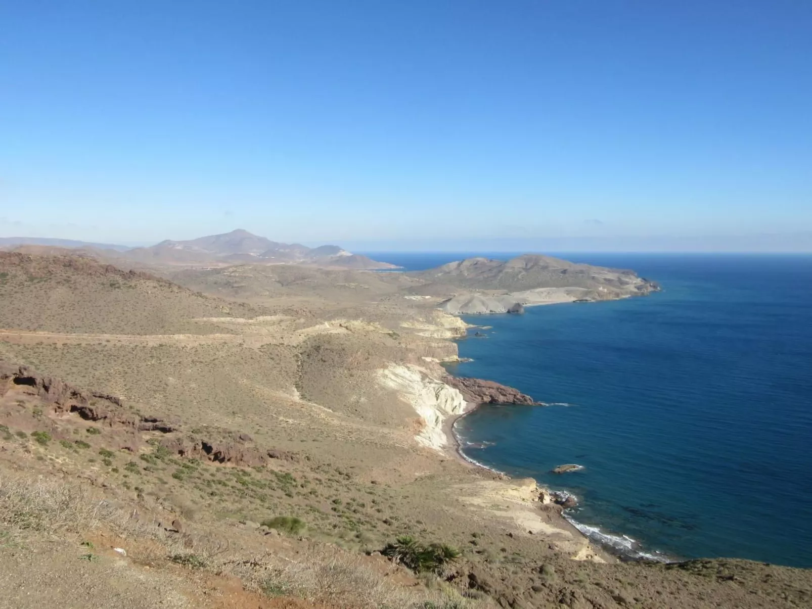 Schöne Villa für 6 Personen mit Schwimmbad-Buiten