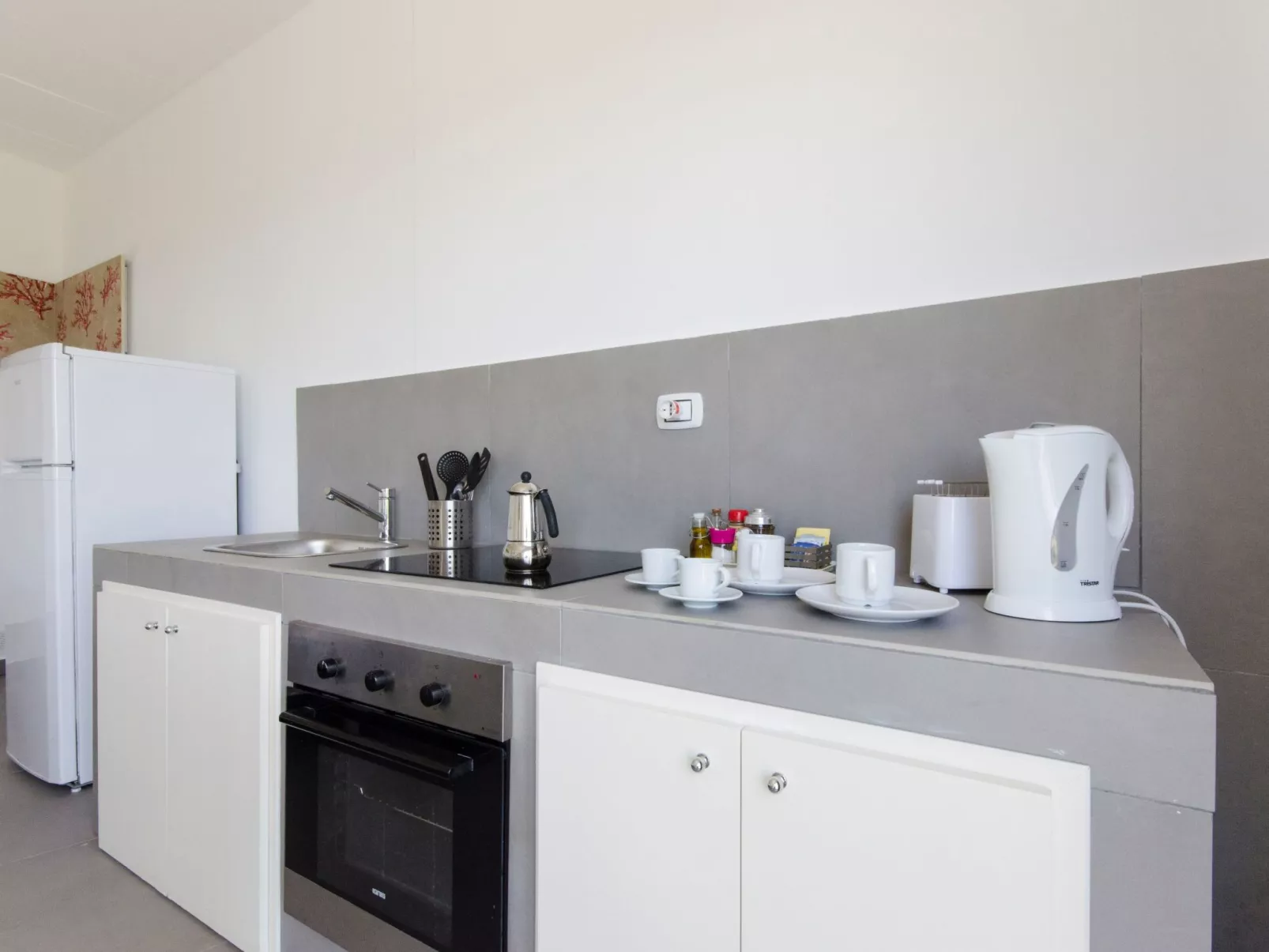 Wohnung mit Meerblick, Balkon und Pool-Image-tags.info