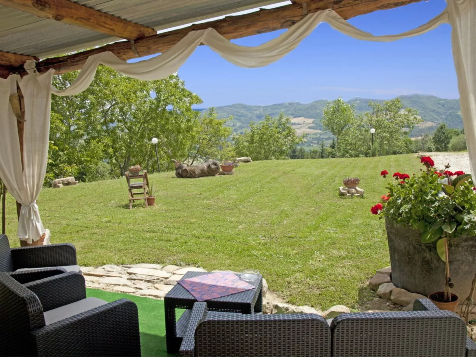 Villa mit privatem Pool und atemberaubender Aussicht-Binnen