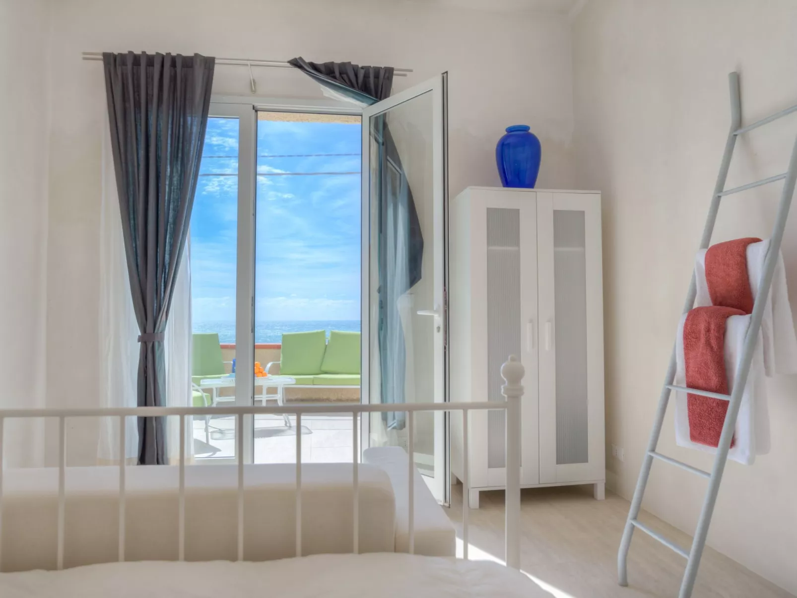 Poseidon, Villa am Meer mit Panoramaterrasse-Image-tags.info