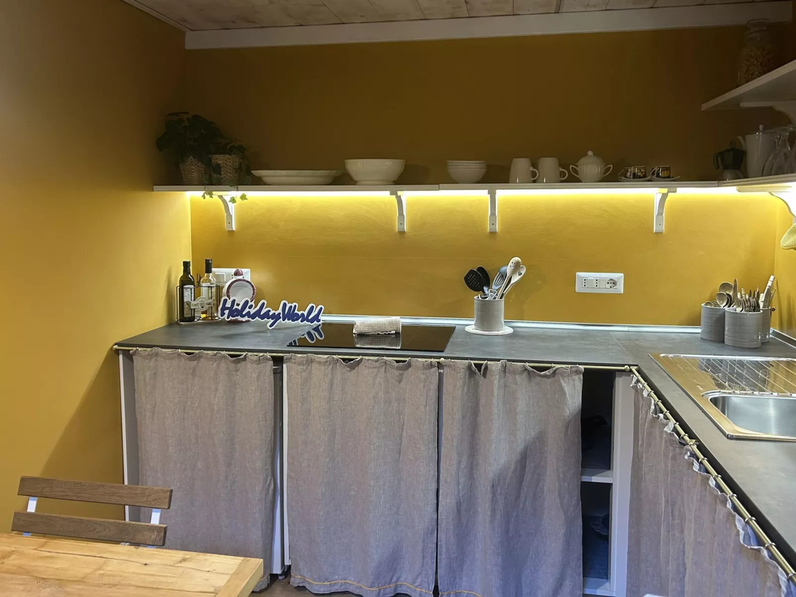 Carla B von Holiday World-Binnen