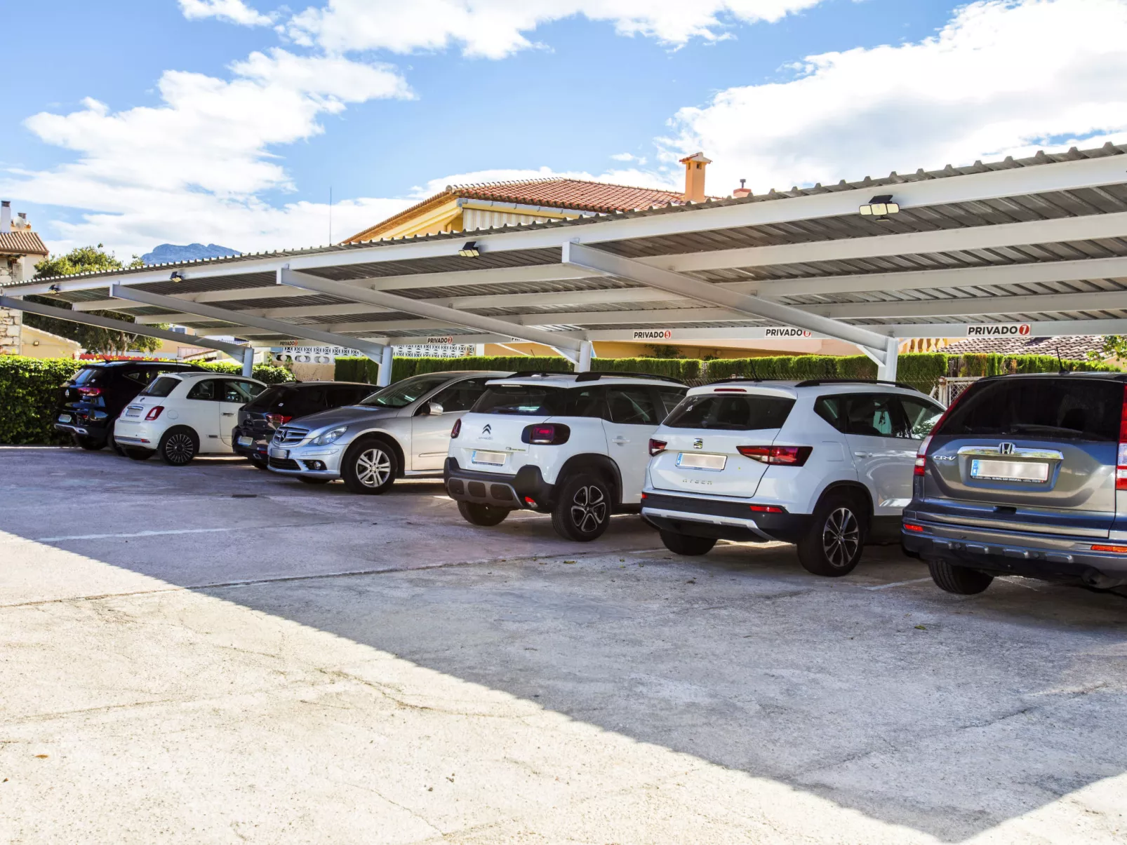 Haus mit privatem Pool, Garten und privatem Parkplatz-Buiten