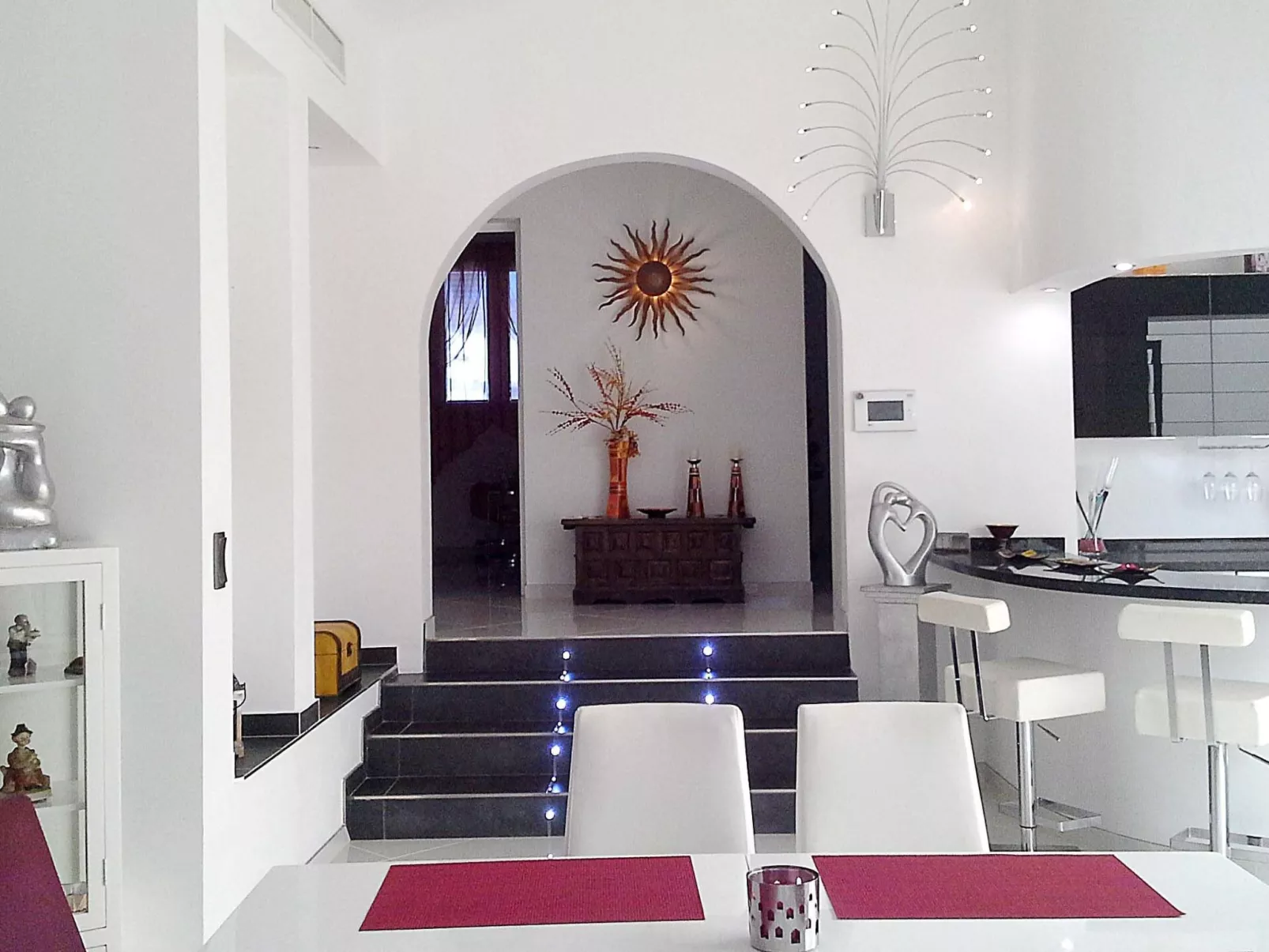 Sonniges Ferienhaus mit Grill, Garten und Pool-Binnen