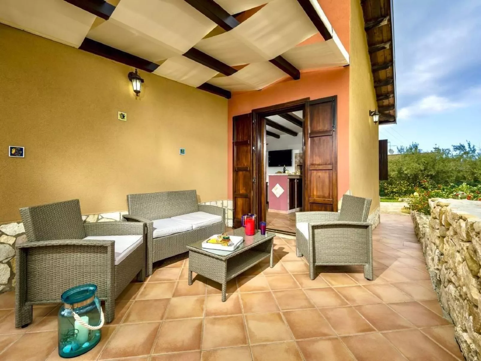 "Flavia" mit eigenem Pool-Buiten