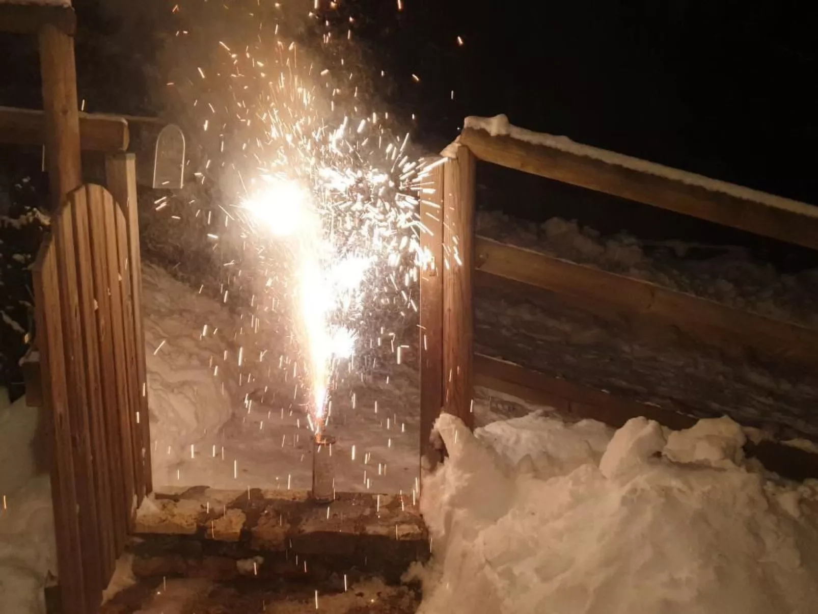 Berghütte mit Wasserblick-Buiten