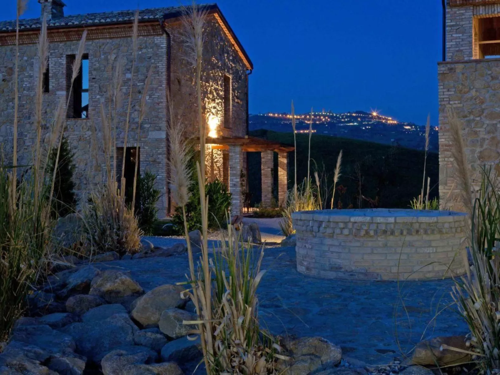 "Villa Forma" mit Gemeinschaftspool-Buiten