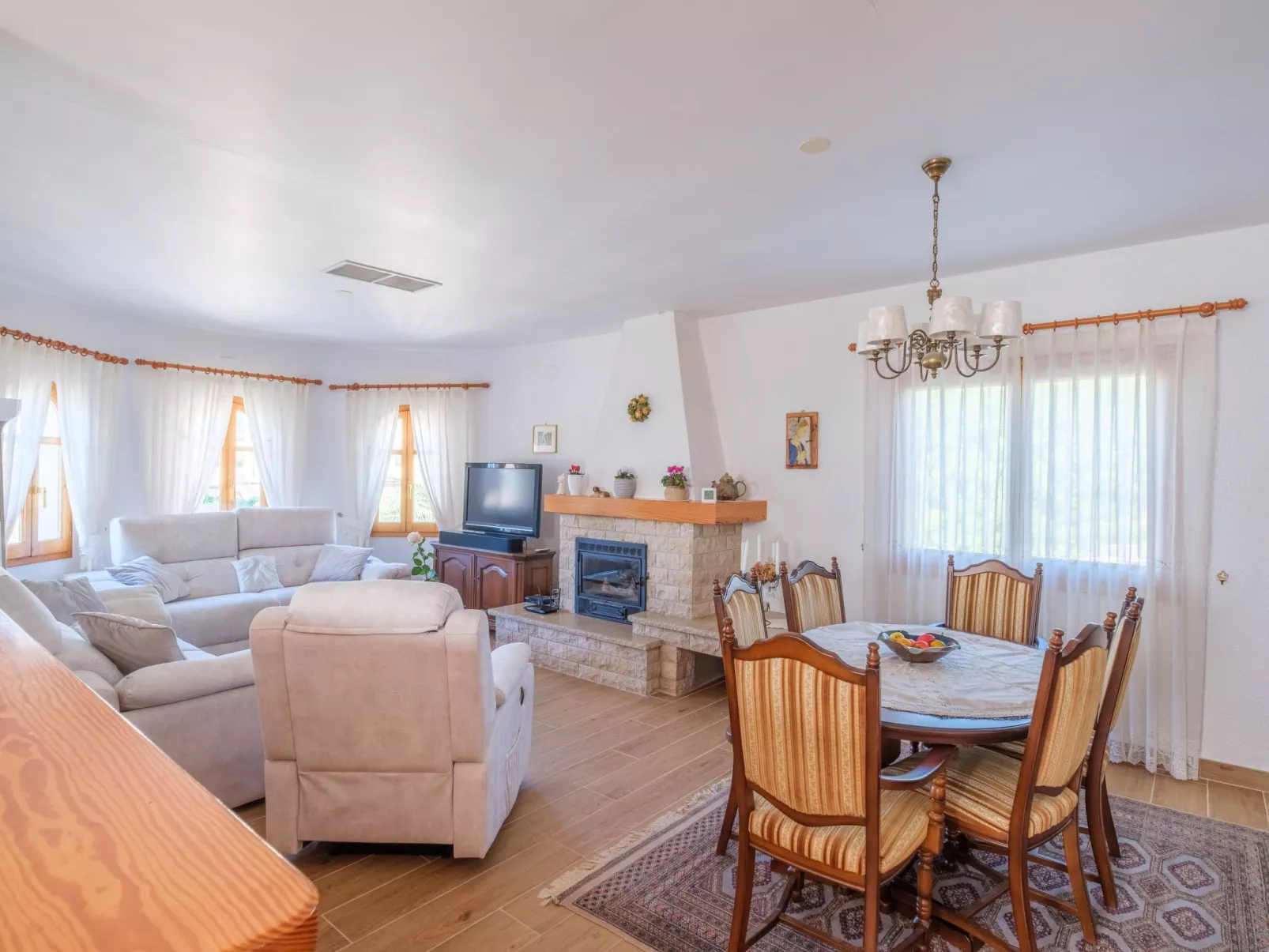 Imposante Ferienvilla mit großem Pool-Binnen