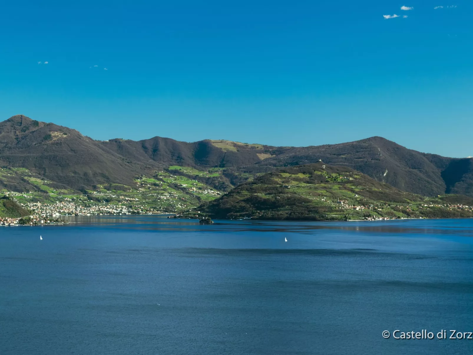 Historisches Haus mit Seeblick-Buiten