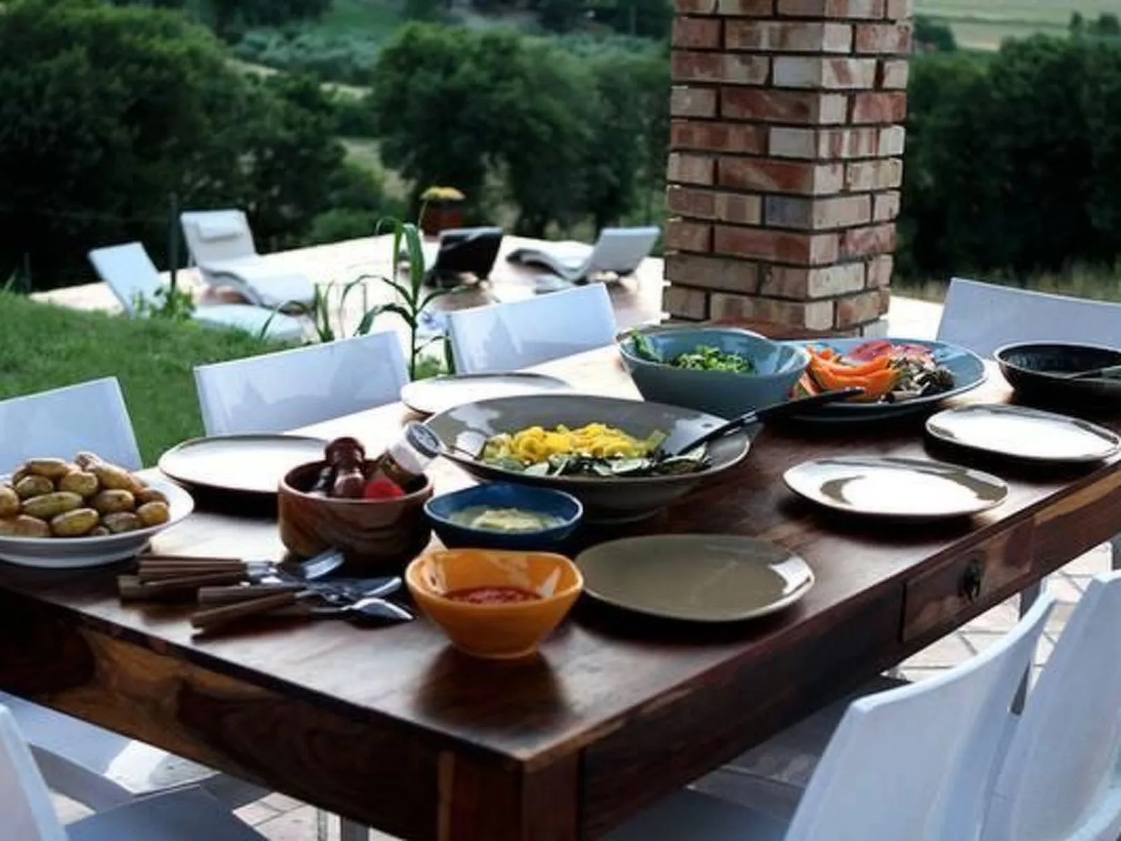 In Montescudaio mit Großem Garten-Buiten