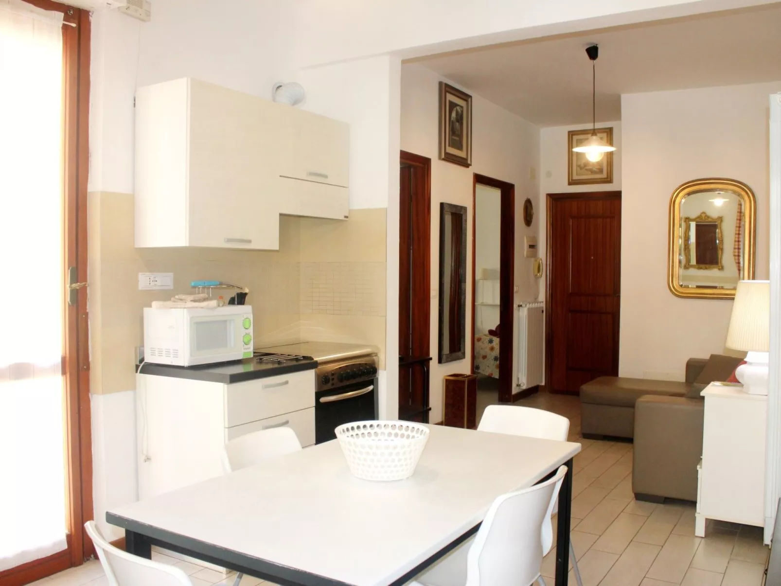 Sehr zentral mit Parkmöglichkeit-Binnen