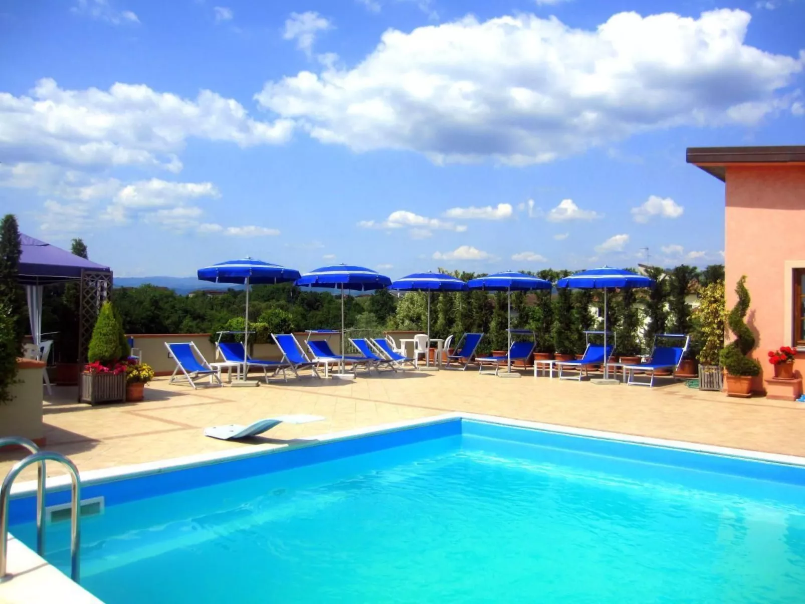 Anwesen mit Gemeinschaftspool-Image-tags.info