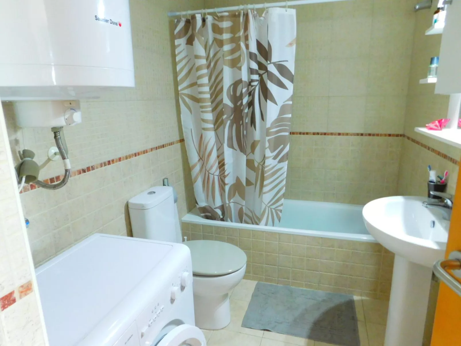 Wohnung mit privatem Parkplatz und Gemeinschaftspool-Image-tags.info