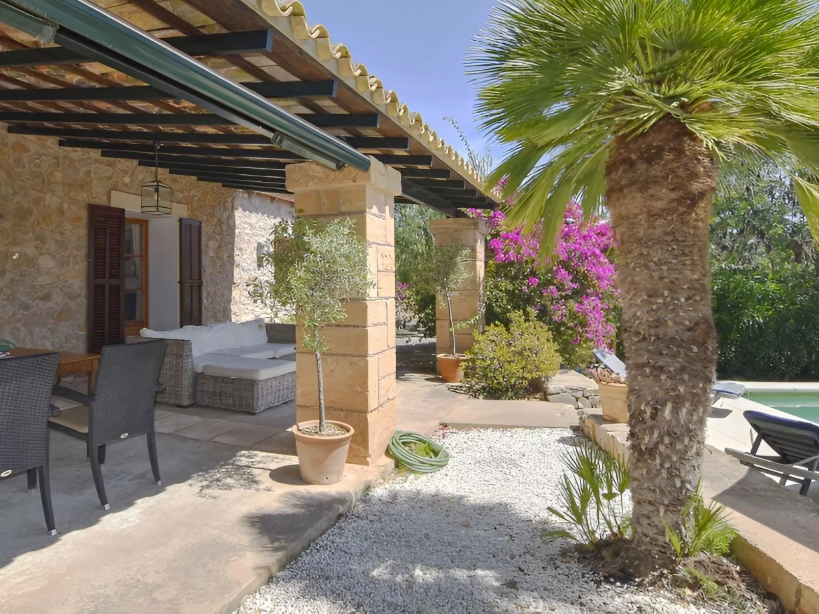 Finca mit Bergblick, Schwimmbad und Klimaanlage.-Binnen