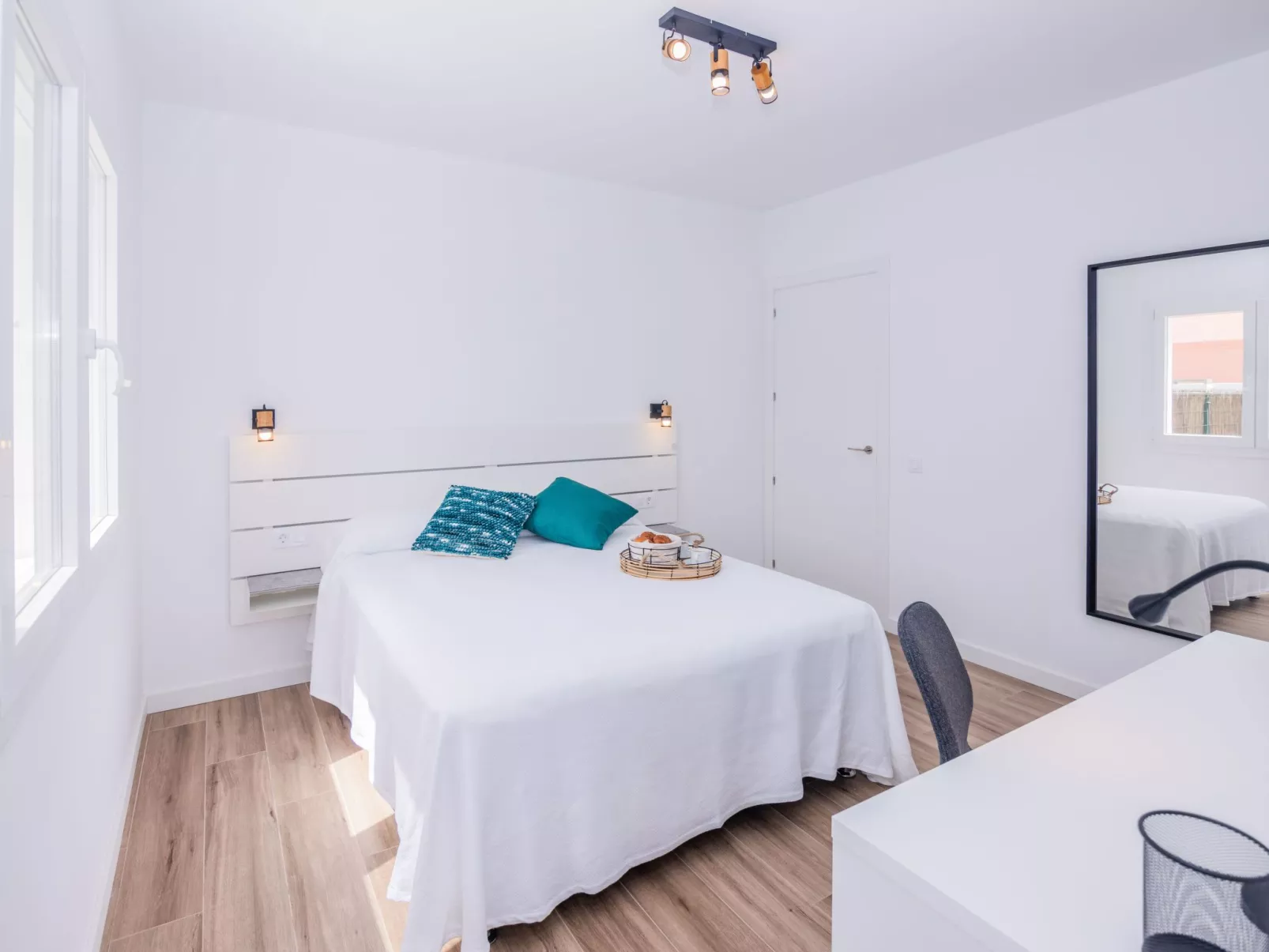 Modernes und helles Ferienhaus direkt am Meer, mit zwei großen Terrassen, Garte-Binnen