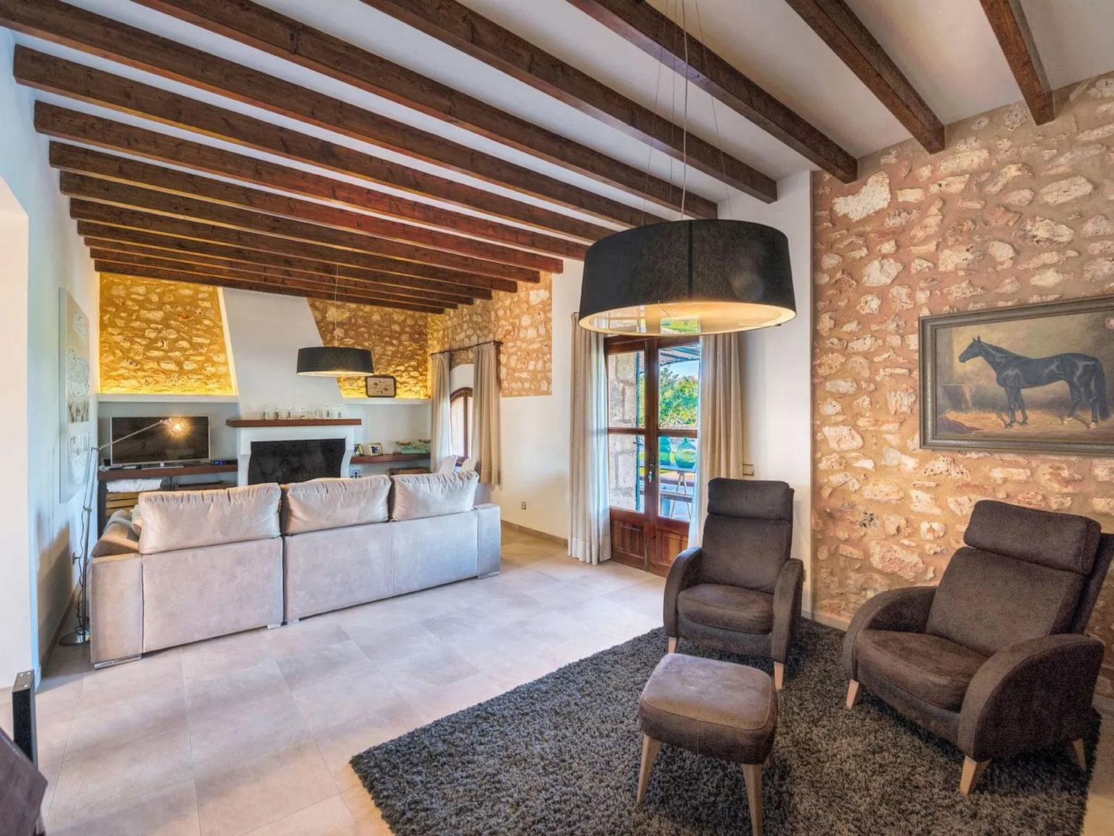 Luxuriöse Finca im modernen Stil mit Pool und Klimaanlage-Image-tags.info