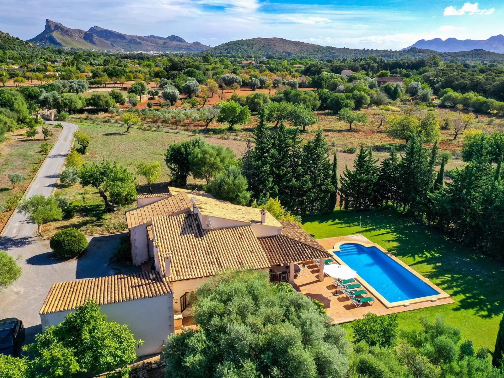 Schöne Villa für 8 Personen in der Nähe von Pollença-Buiten