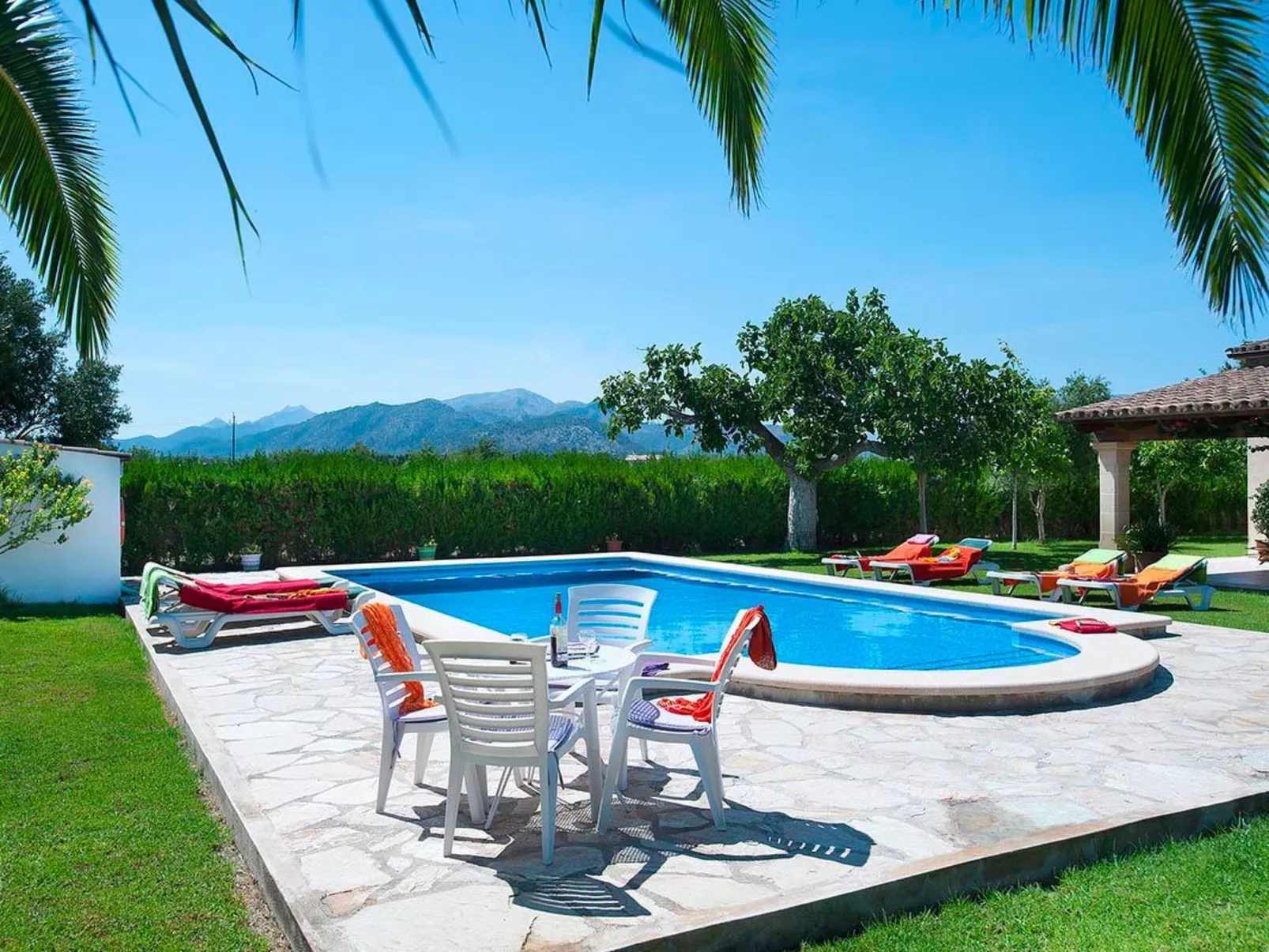 Schönes Ferienhaus in Alcúdia mit Großem Pool-Buiten