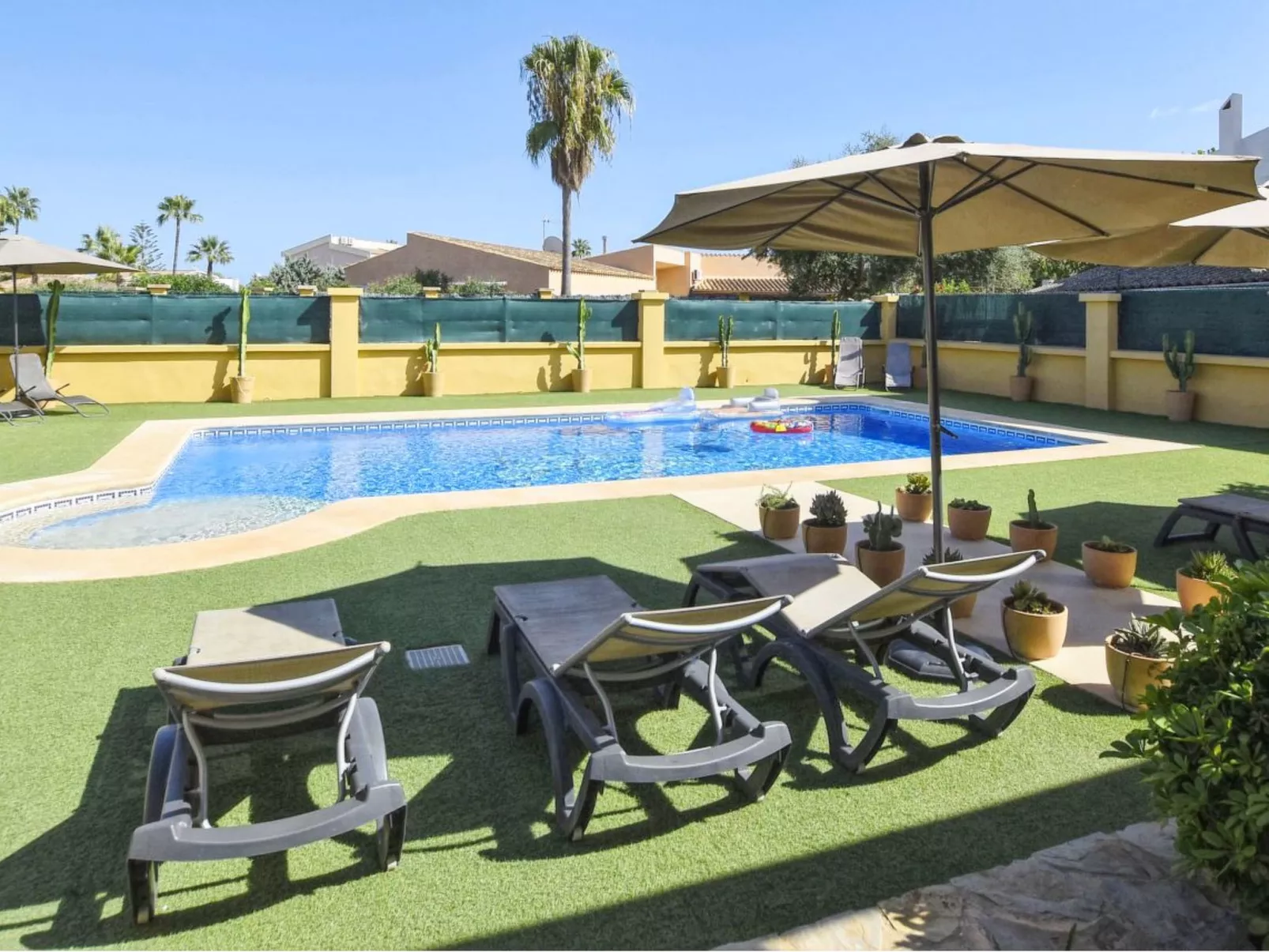 Schöne Villa mit Pool in der Nähe des Strandes-Image-tags.info