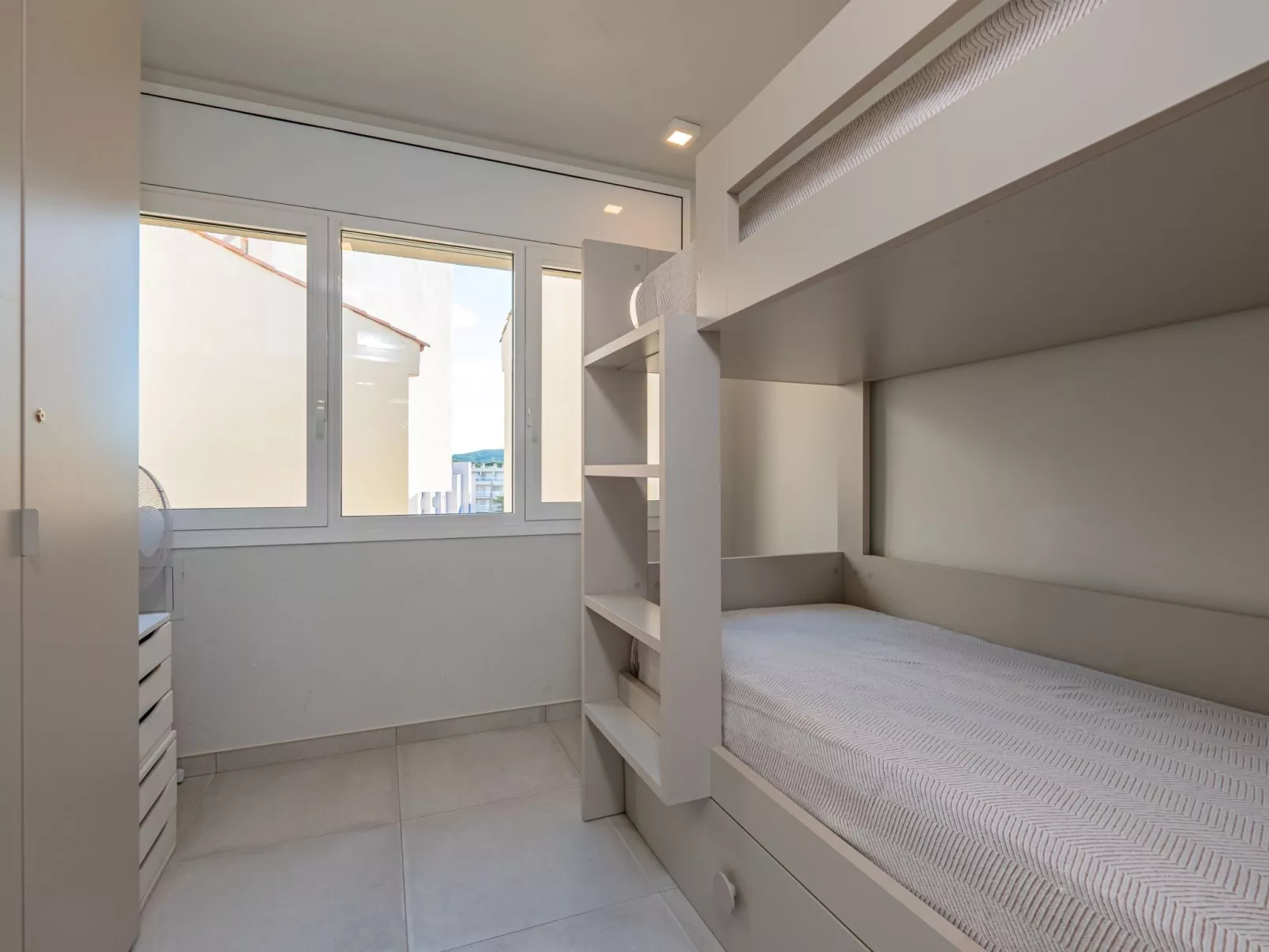 Costabravaforrent Marina, schöne Wohnung in erster Meereslinie-Binnen